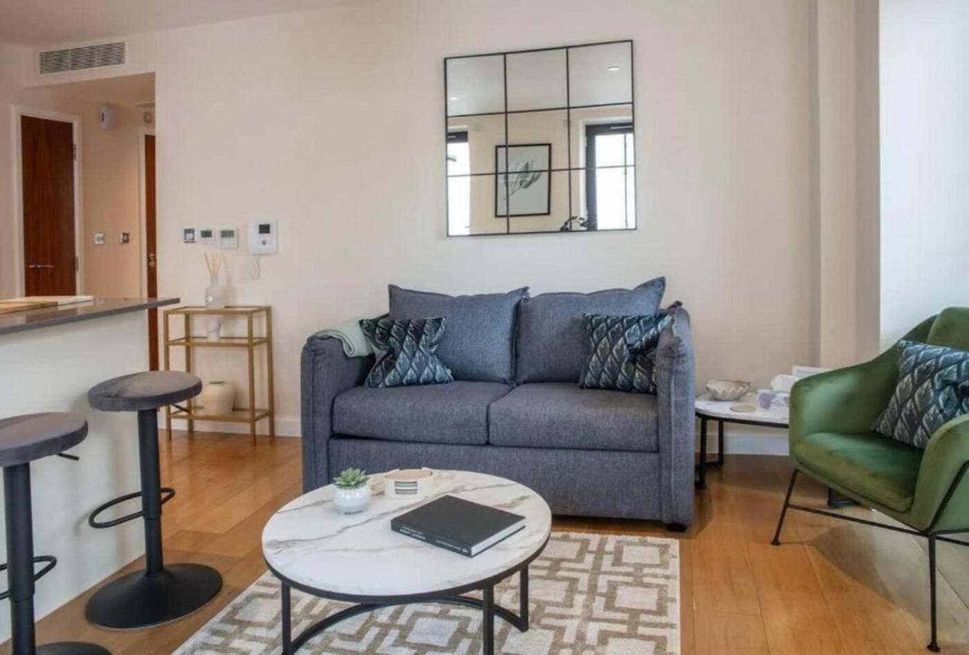 Westminster 2 Bed 2 Bath Appartement *